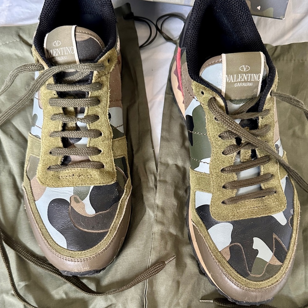 Men’s Valentino camo/dark red rockrunner sneakers